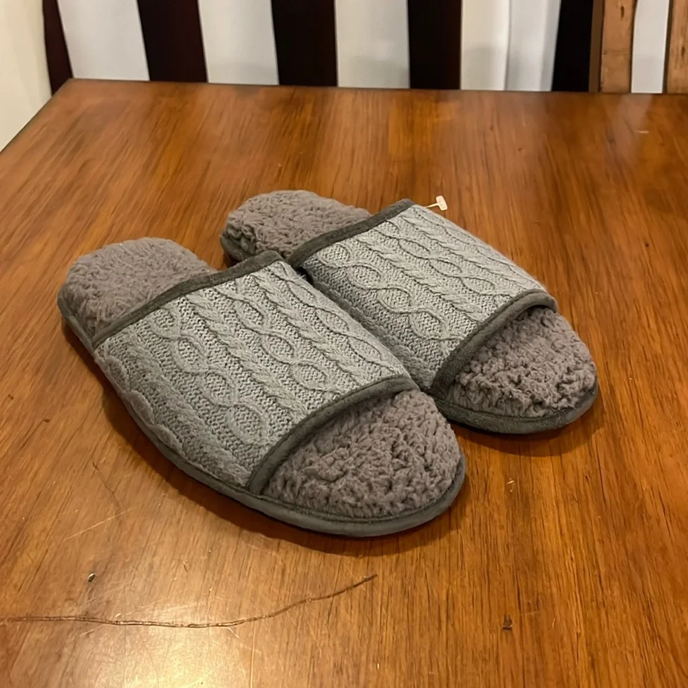 Mukluks House Shoes Slippers grey new Mens Size 8/9